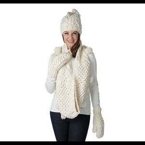 Accessories Boutique Women’s Knit Pom Pom  Scarf
